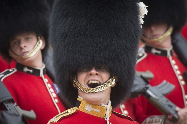 A legszínesebb brit katonai seregszemle: Trooping the Colour